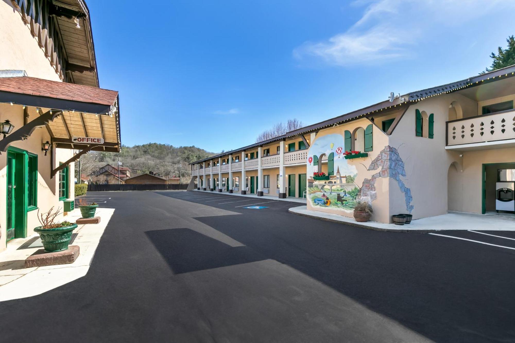 Quality Inn Downtown Helen Esterno foto